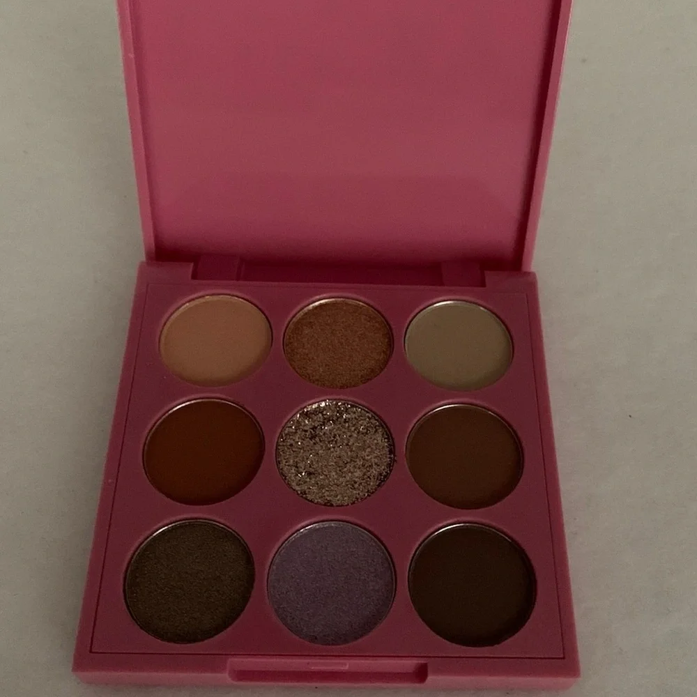 NIB Lucky Chick Daydreams Eyeshadow Palette Eyeshadow Lavender Neutrals Compact